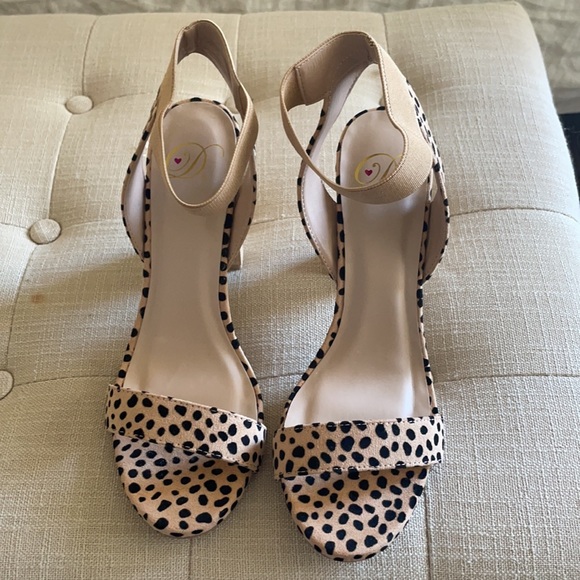 Heels, leopard, never been worn, still with tag and box size 7.5 - Picture 4 of 5